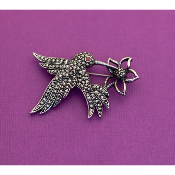 Vintage Hummingbird Bird Floral Silver Tone Brooch by Avon - Q12 - Picture 1 of 2